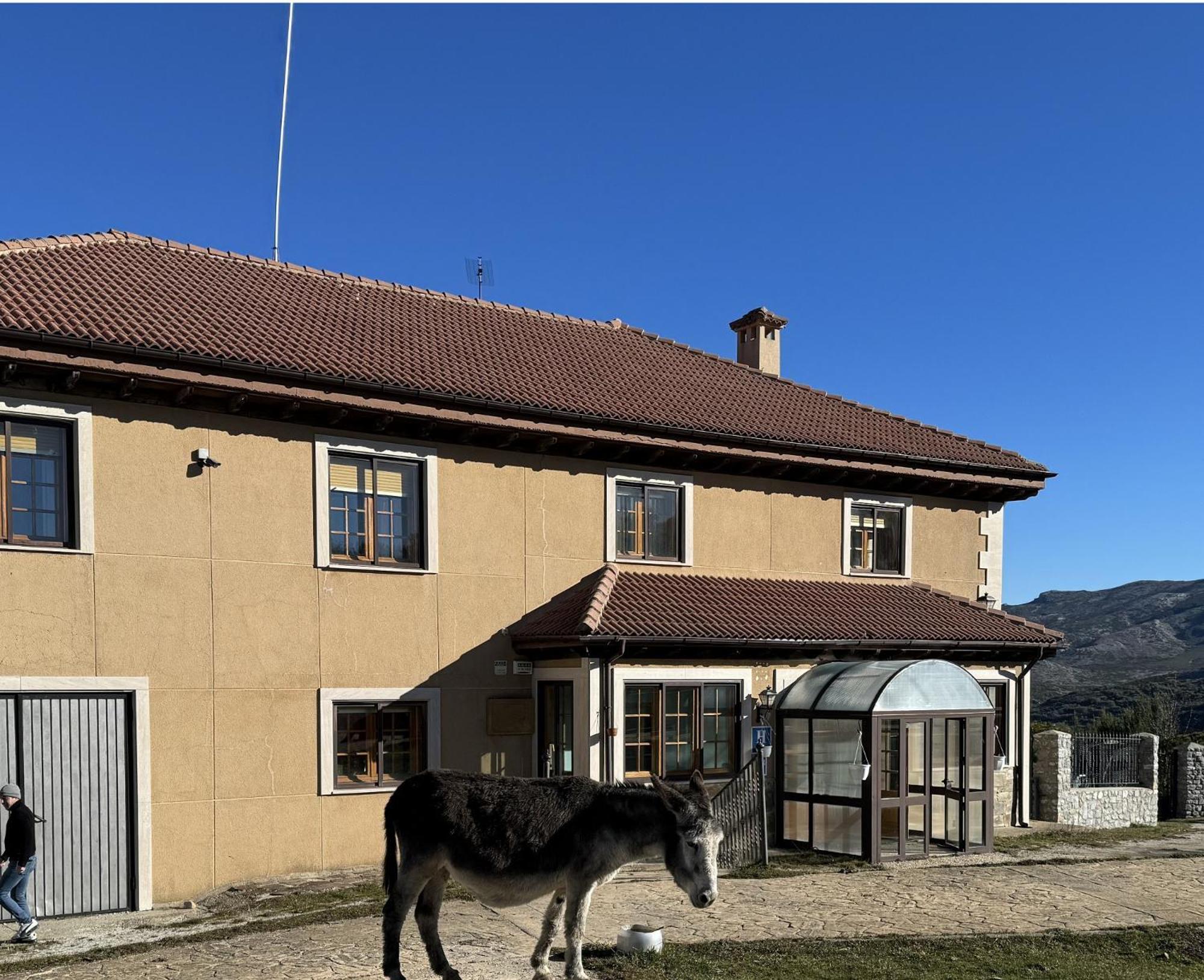 Hotel Pico Espiguete Alba de los Cardaños Екстериор снимка