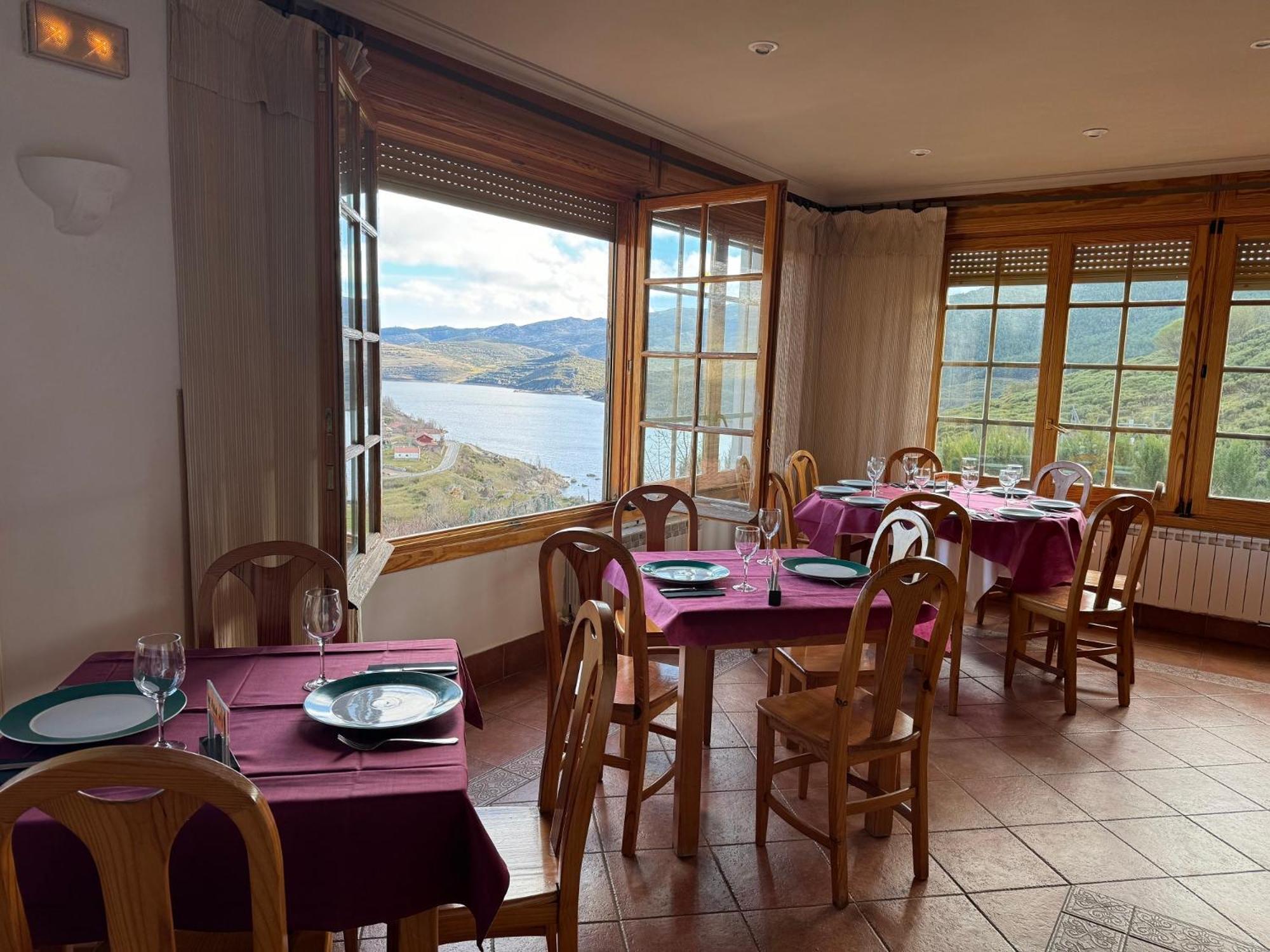 Hotel Pico Espiguete Alba de los Cardaños Екстериор снимка