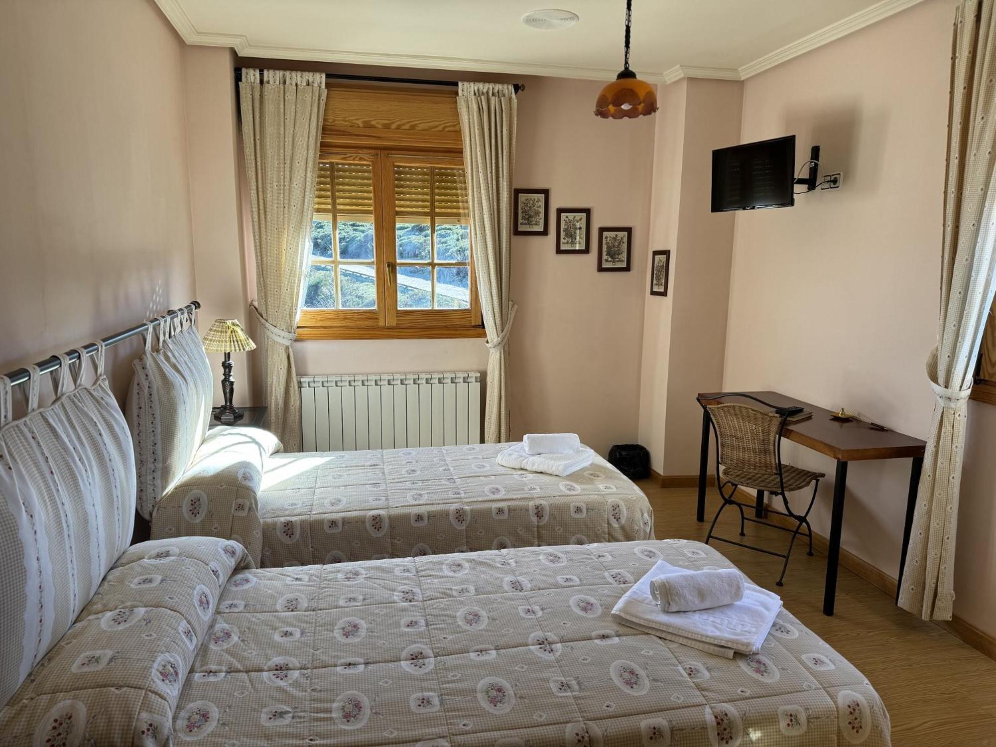 Hotel Pico Espiguete Alba de los Cardaños Екстериор снимка