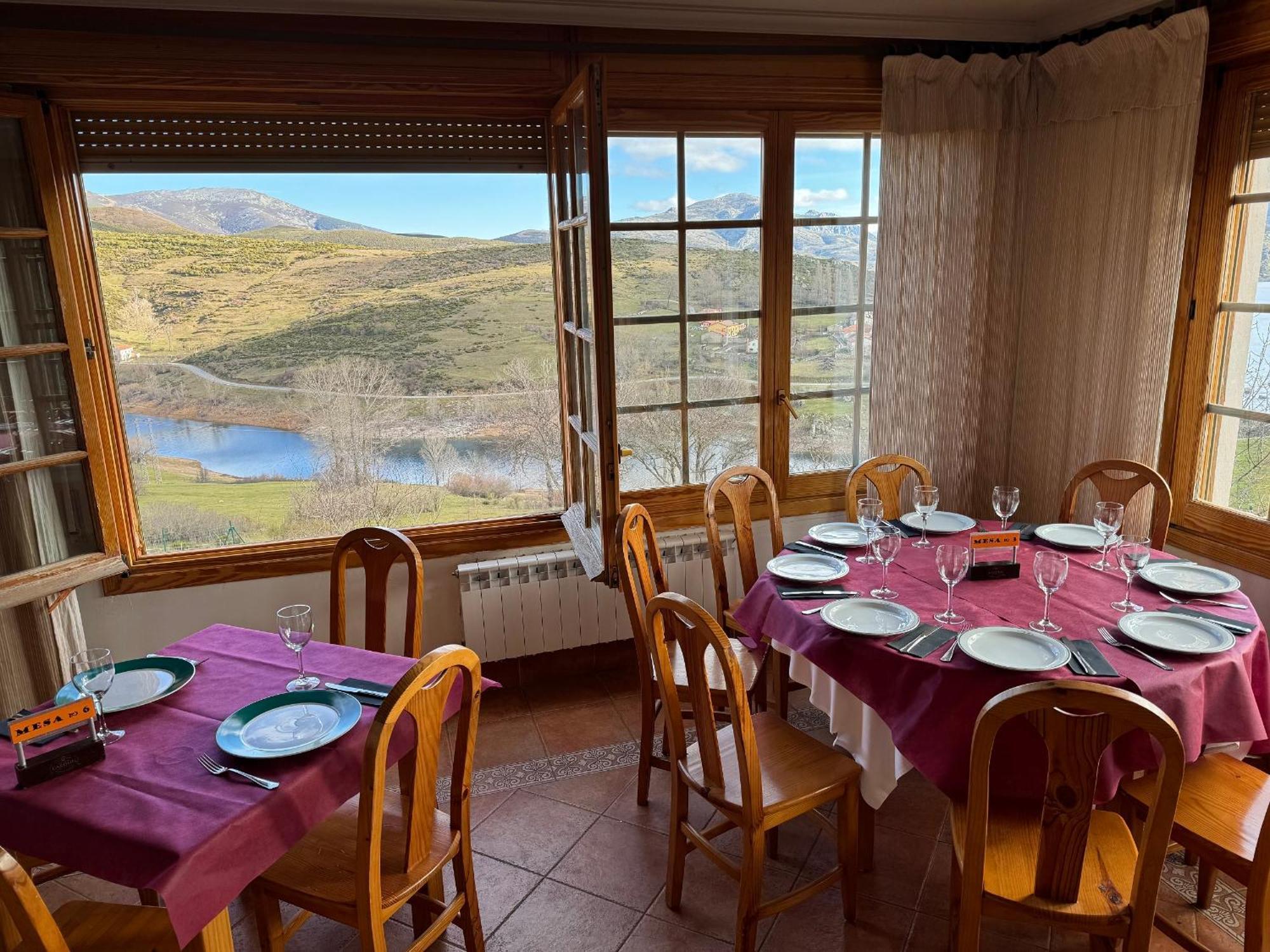 Hotel Pico Espiguete Alba de los Cardaños Екстериор снимка
