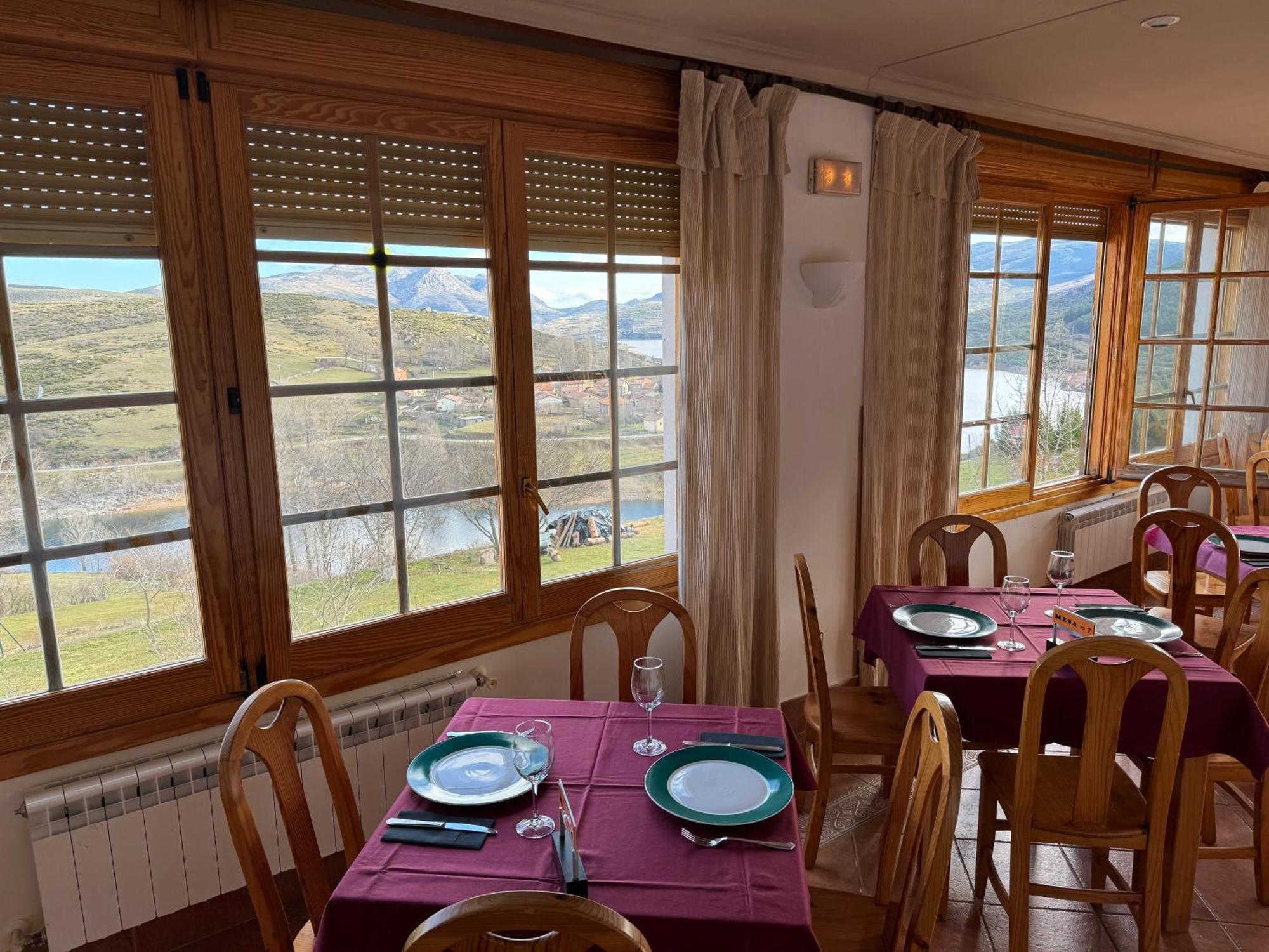 Hotel Pico Espiguete Alba de los Cardaños Екстериор снимка