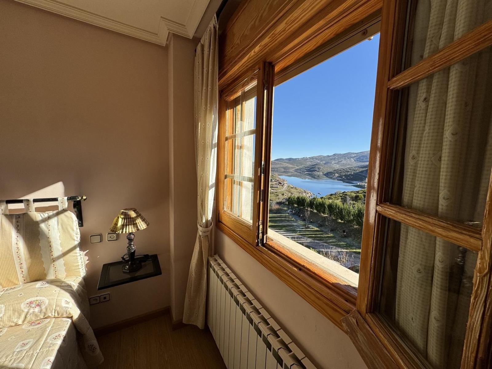Hotel Pico Espiguete Alba de los Cardaños Екстериор снимка