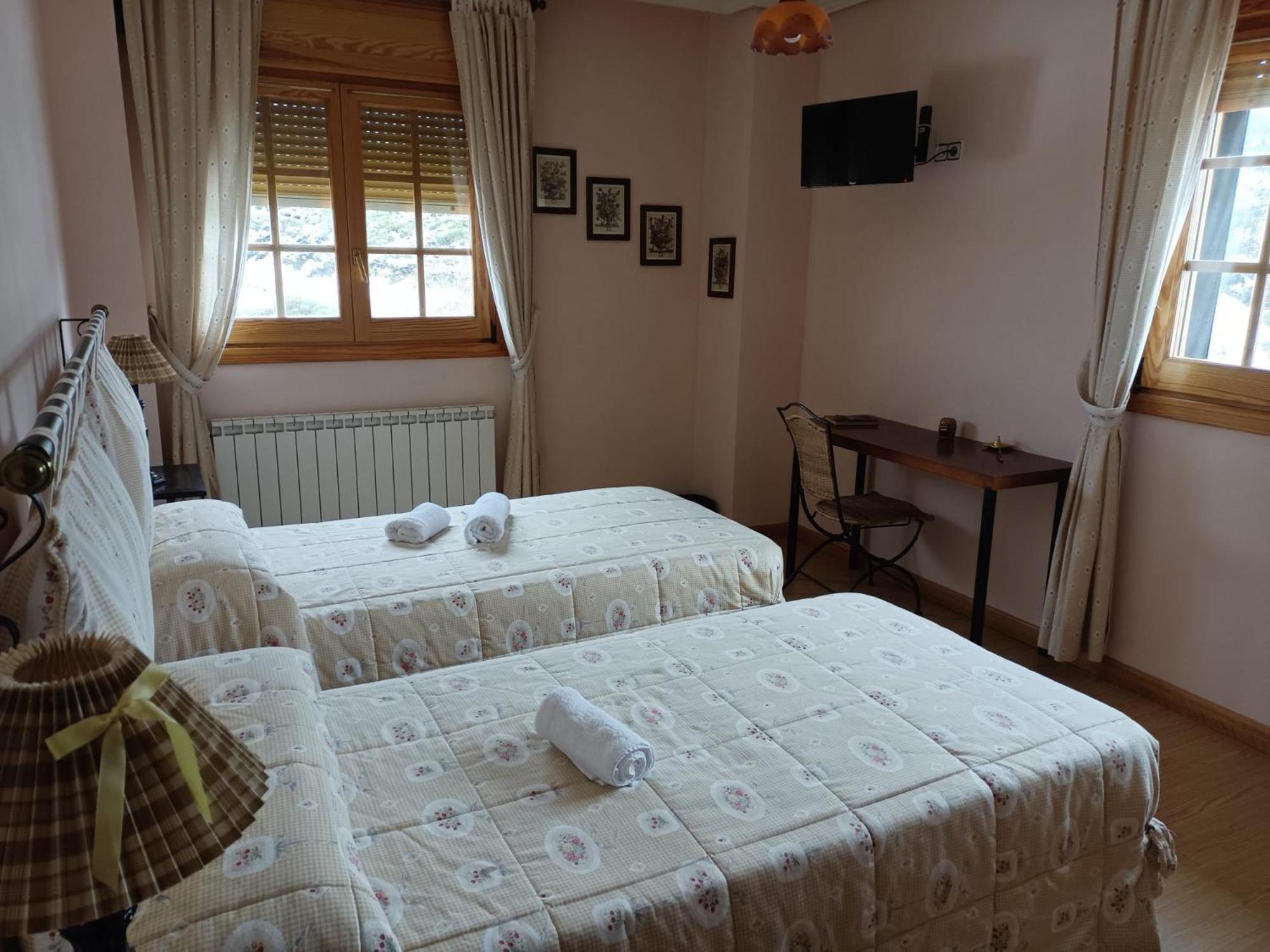 Hotel Pico Espiguete Alba de los Cardaños Екстериор снимка