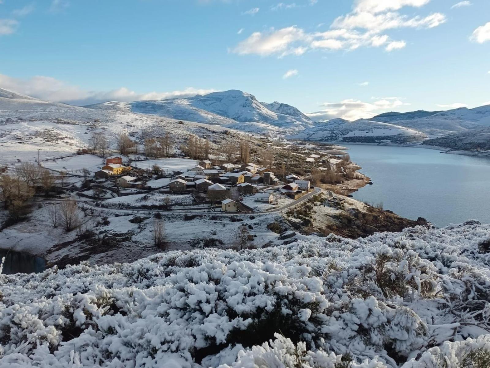 Hotel Pico Espiguete Alba de los Cardaños Екстериор снимка
